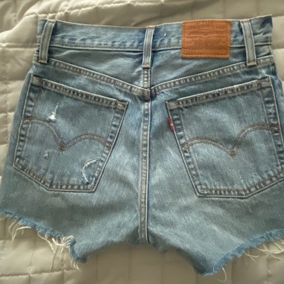Levi’s wedgie short - distressed - Picture 3 of 4